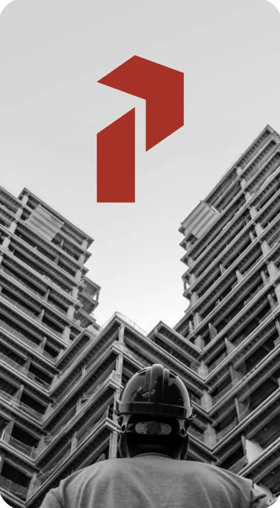Engenheiro com capacete observando edifícios em construção, com o símbolo da PLANO